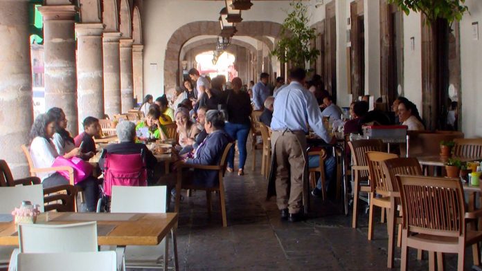 Restauranteros, la industria que genera más empleos