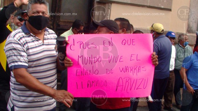 Salvador Arvizu “Enemigo de los Transportistas”; manifestación frente al Congreso