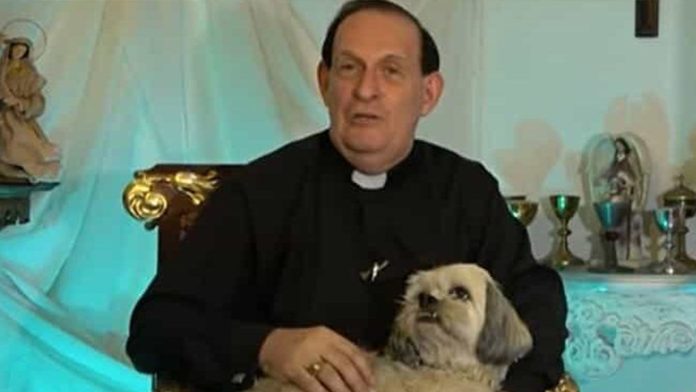 Sacerdote pide amar a los perritos, pues son creaciones de Dios