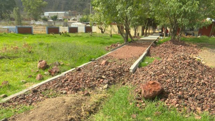 En plena pandemia jóvenes apoyan a una Telesecundaria