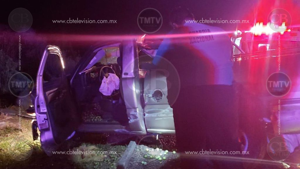 Abuelito que transportaba limones vuelca su carga en la Morelia-Pátzcuaro