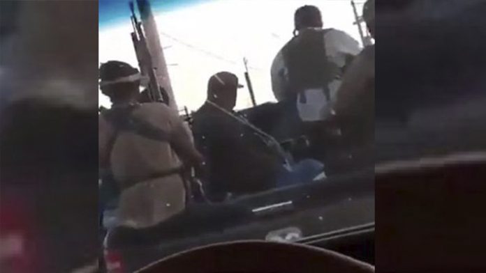 Video: Sin ningún temor integrantes del Cártel de Sinaloa se pasean por las calles