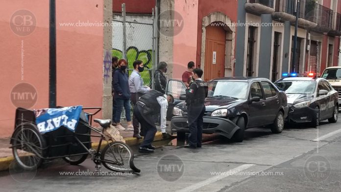 Automóvil arrolla a vendedor en Triciclo sobre Acueducto