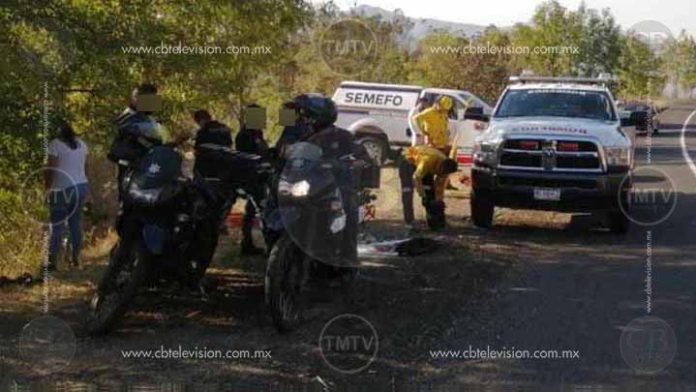Hallan auto con dos cuerpos calcinados al fondo de una barranca