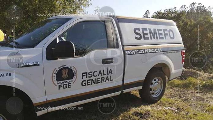 Hallan un hombre desollado en la carretera Uruapan-Lombardía