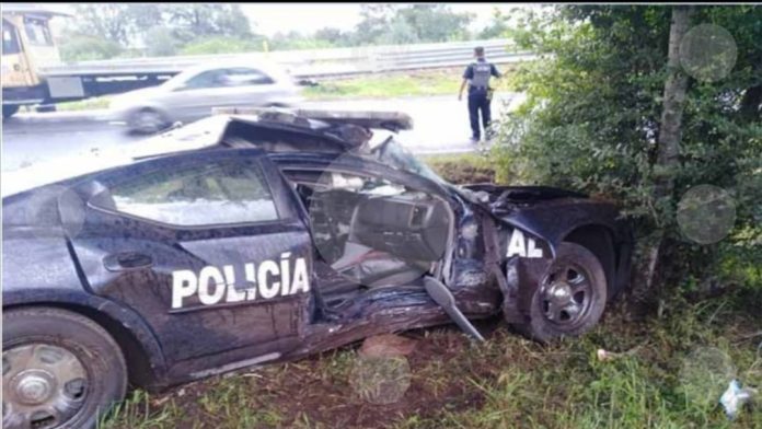Dos elementos de la GN graves al estrellar su patrulla en la Pátzcuaro Morelia