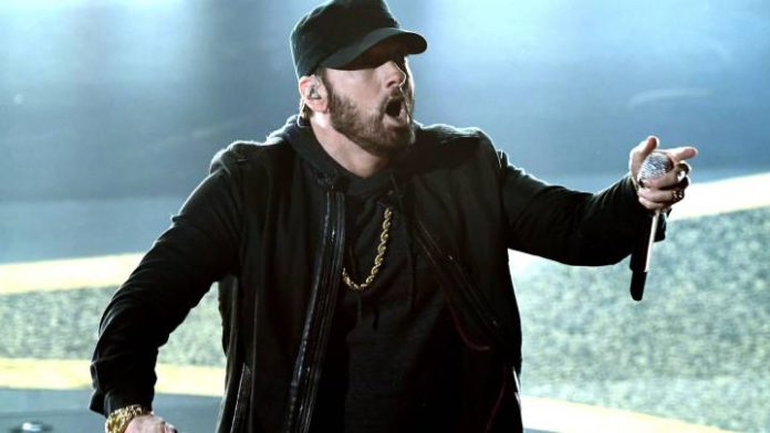 Eminem lanza rima en contra de quienes no usan cubrebocas