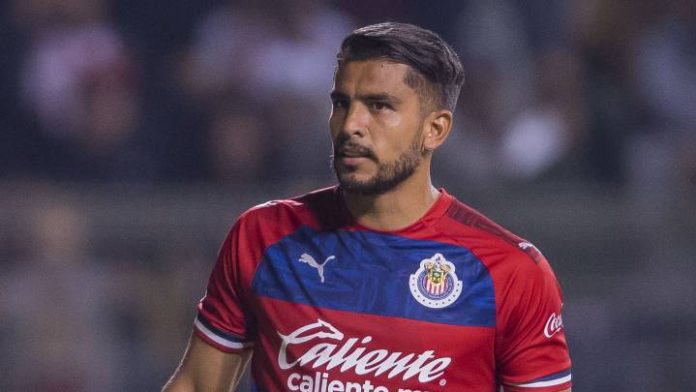 Otro futbolista más de Chivas presenta síntomas de covid-19