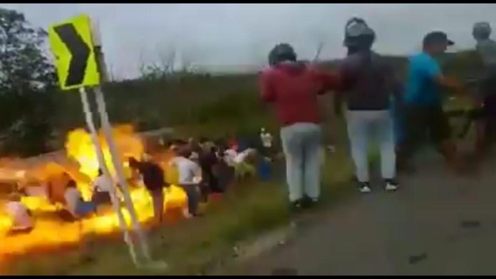 Video (18+) Explota pipa de gasolina; 10 muertos y 40 heridos