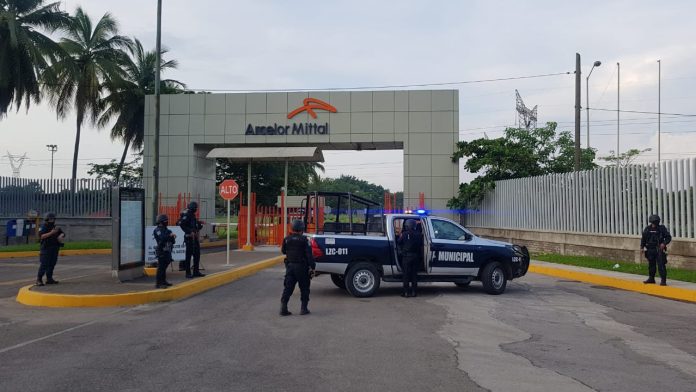 Denuncia ArcelorMittal incursión violenta a sus instalaciones por parte del municipio