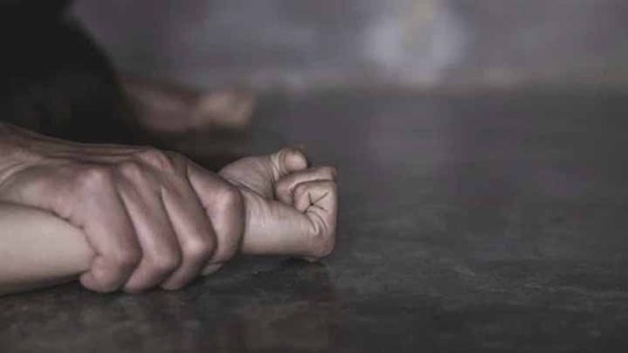 Niña de 14 años mata a su padrastro que intento violarla