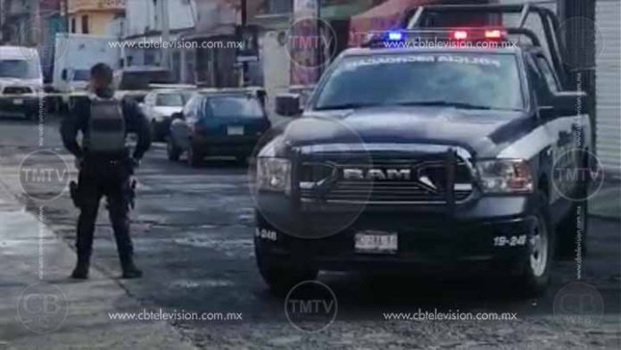 Lo ejecutan a balazos y le encajan un puñal en el pecho