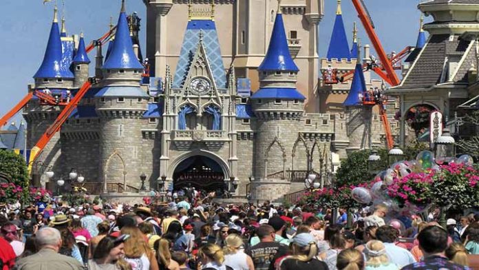 Abren Disney mientras florida tiene el caso más alto de contagios por covid