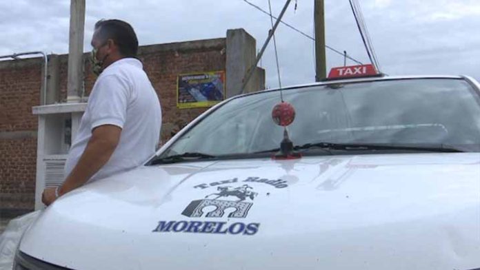 Taxistas, desesperados por falta de servicios.