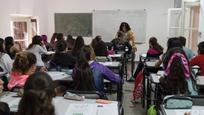 Van 567 contagios en alumnos, maestros y empleados en actual gobierno de Michoacán