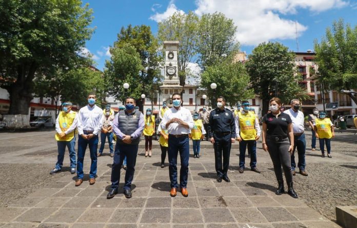 Guardianes de la Salud verifican que negocios cumplan las reglas sanitarias en Uruapan