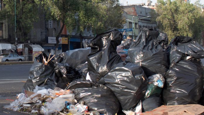 Pandemia revive el uso de plásticos en Michoacán