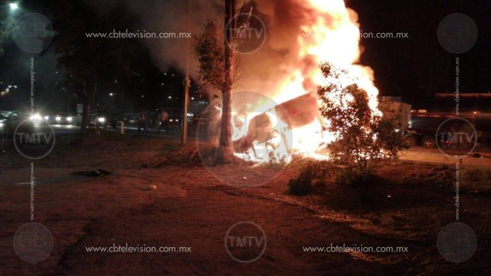 Fueron cuatro muertos, tres de ellos calcinados en el choque de camionetas en Morelia