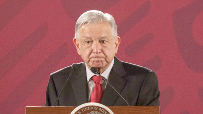 AMLO contradice a Arturo Herrera sobre el uso de cubrebocas