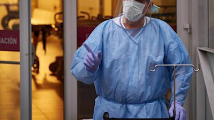 Médicos condicionan asignación de respiradores o el acceso a la atención médica, a cambio de “algún favor” sexual