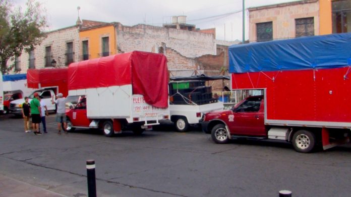 Aún con trabajo, fleteros registran 70% en pérdidas económicas.