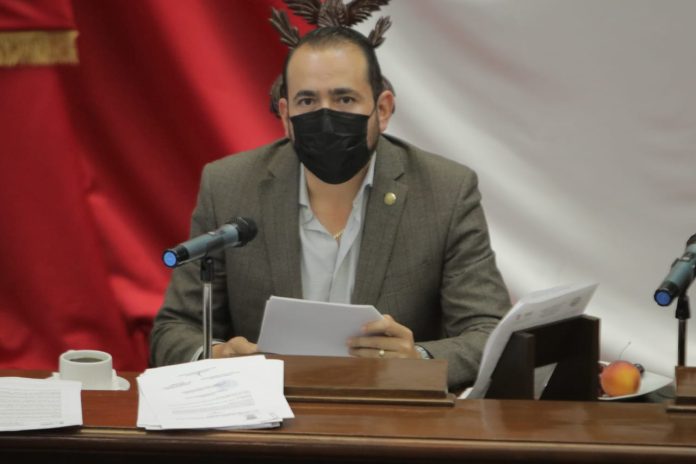 A prisión, custodios y servidores públicos que sean parte de contrabando en cárceles propone Humberto González Villagómez