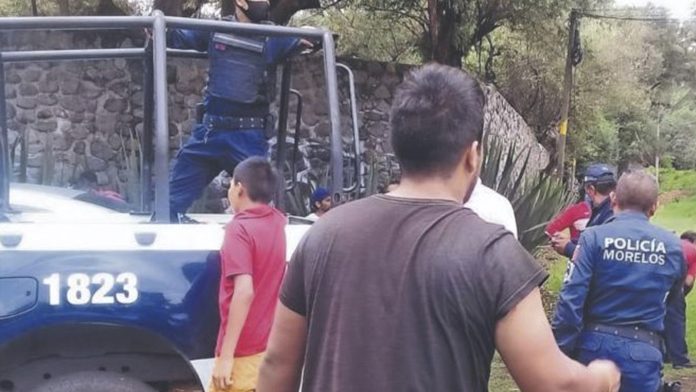 Vecinos linchan a hombre que fue encontrado violando a una menor