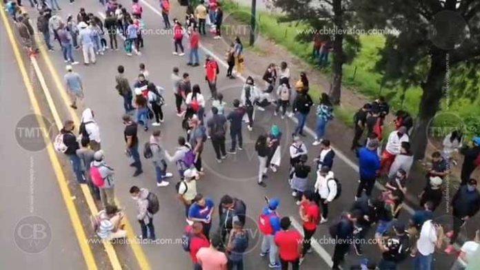 Marcha de profesores genera caos en la zona sur de Morelia