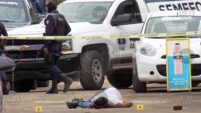 Lo asesinan a balazos a unos pasos de la clínica del IMSS Uruapan