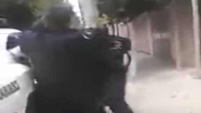 Un caso más de abuso de autoridad, policías detienen a trabajador