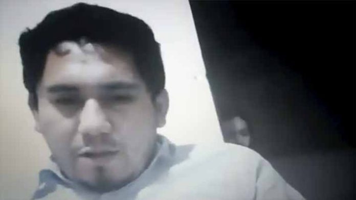 Video; Captan Fantasma en casa de profesor durante clase en línea