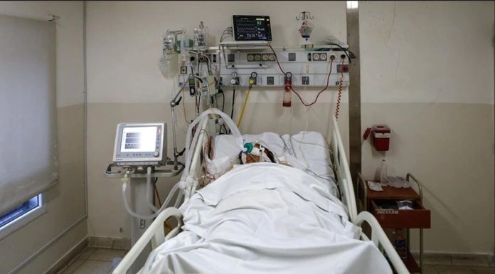 Golpean y dejan con muerte cerebral a chofer por no dejarlos entrar sin mascarilla