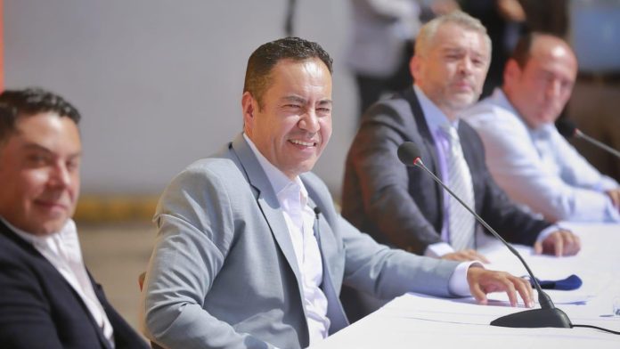 Avanza Carlos Herrera en posicionamiento de aspirantes a la gubernatura