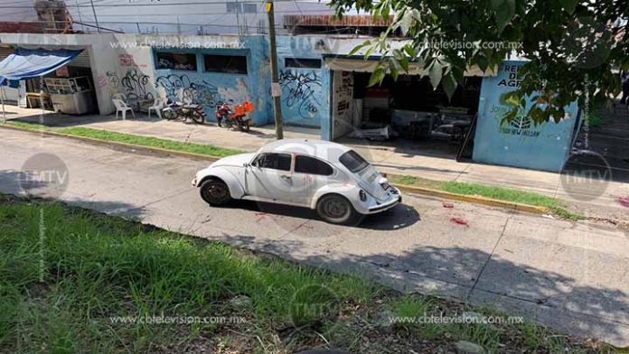 Balean a chofer de vocho frente al Poder Judicial de Uruapan