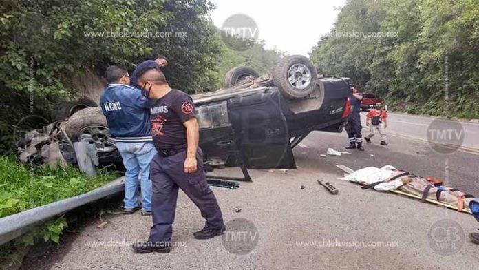 Muere al volcar su camioneta en Zitácuaro