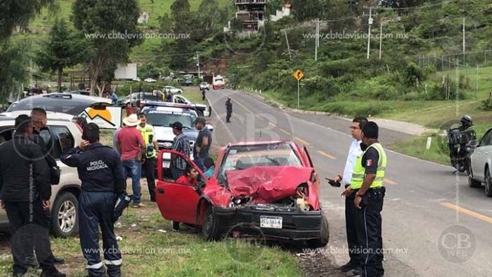 Choque múltiple deja dos heridos en la salida a Mil Cumbres