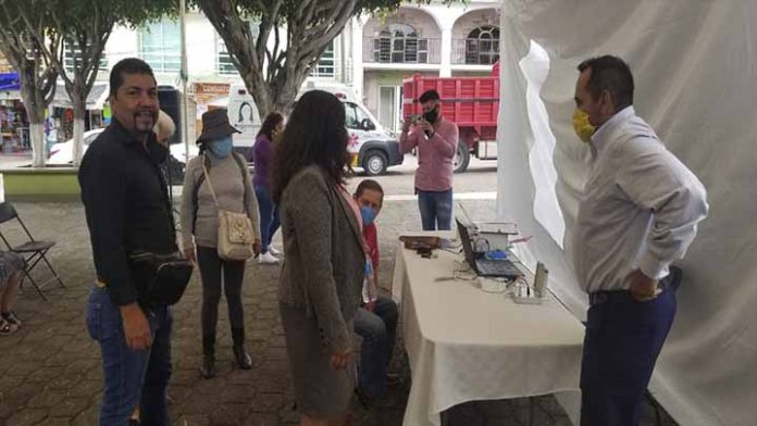 Cornelio Ríos y María Chávez Benefician a los habitantes de Juárez con Caravana de salud