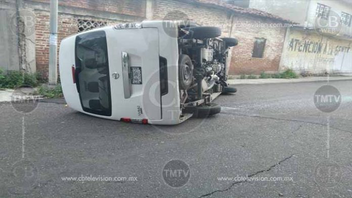Choque volcadura en el Centro de Lázaro Cárdenas