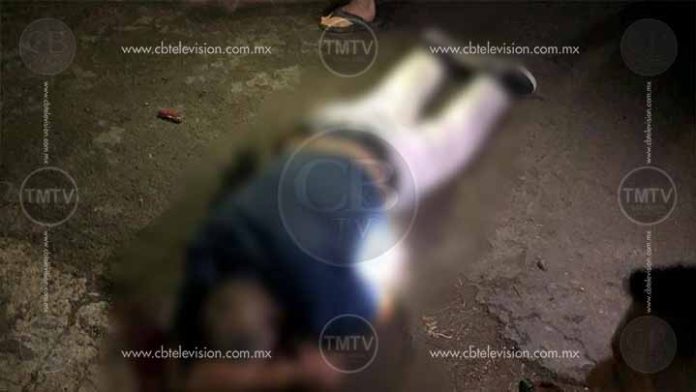 Balean en la cabeza a un taxista de Apatzingán