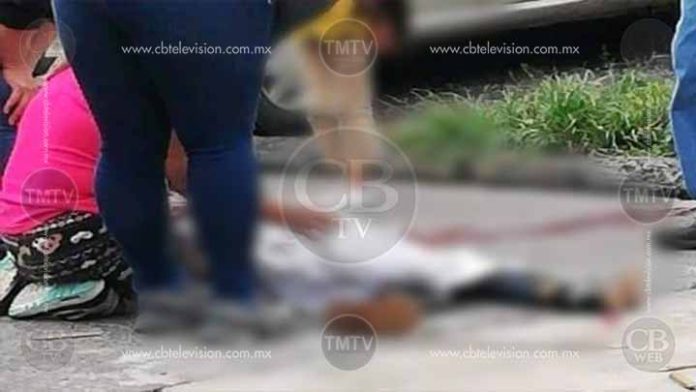 Camioneta mata a menor de edad en Uruapan
