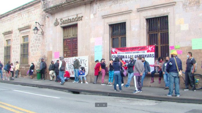 Morelianos inconformes con toma de bancos en al ciudad