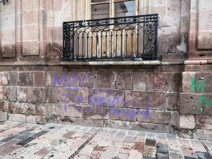 5 meses con pintas feministas en el Palacio de Gobierno; morelianos opinan