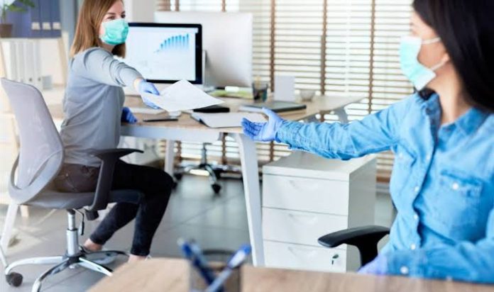 ¿Cómo evitar los contagios por coronavirus en la oficina?