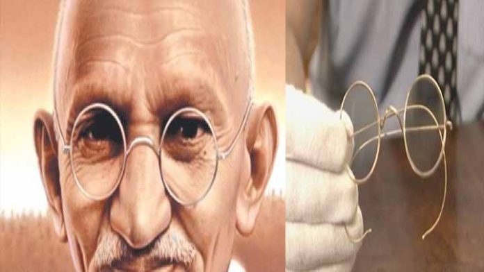 Subastan los anteojos de Mahatma Gandhi en 7,479 mdp