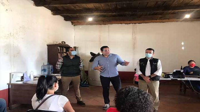 Empresario y Regidor de Morelia, escuchan necesidades de la Tenencia de Santiago Undameo