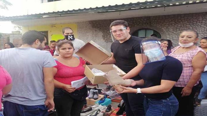Entregan César Osuna Belmonte y fundación Nabelle apoyos a colonos de Morelia