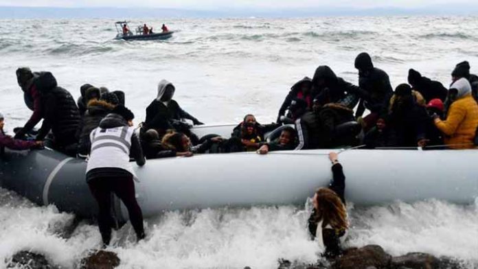 Acusan a Grecia de abandonar en el mar a migrantes turcos