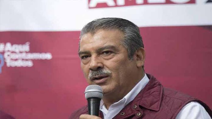 Hoy en la noche comienzan retiro de espectaculares de Raúl Morón
