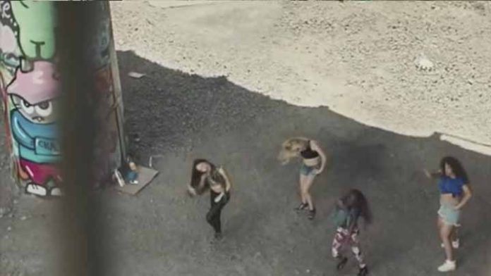 Crean #NetflixPedofilia por película en que niñas realizan baile erótico