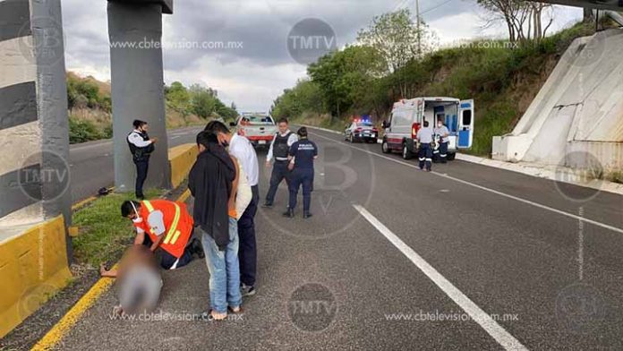 Mujer se lanza de un puente en la salida a Pátzcuaro y sobrevive